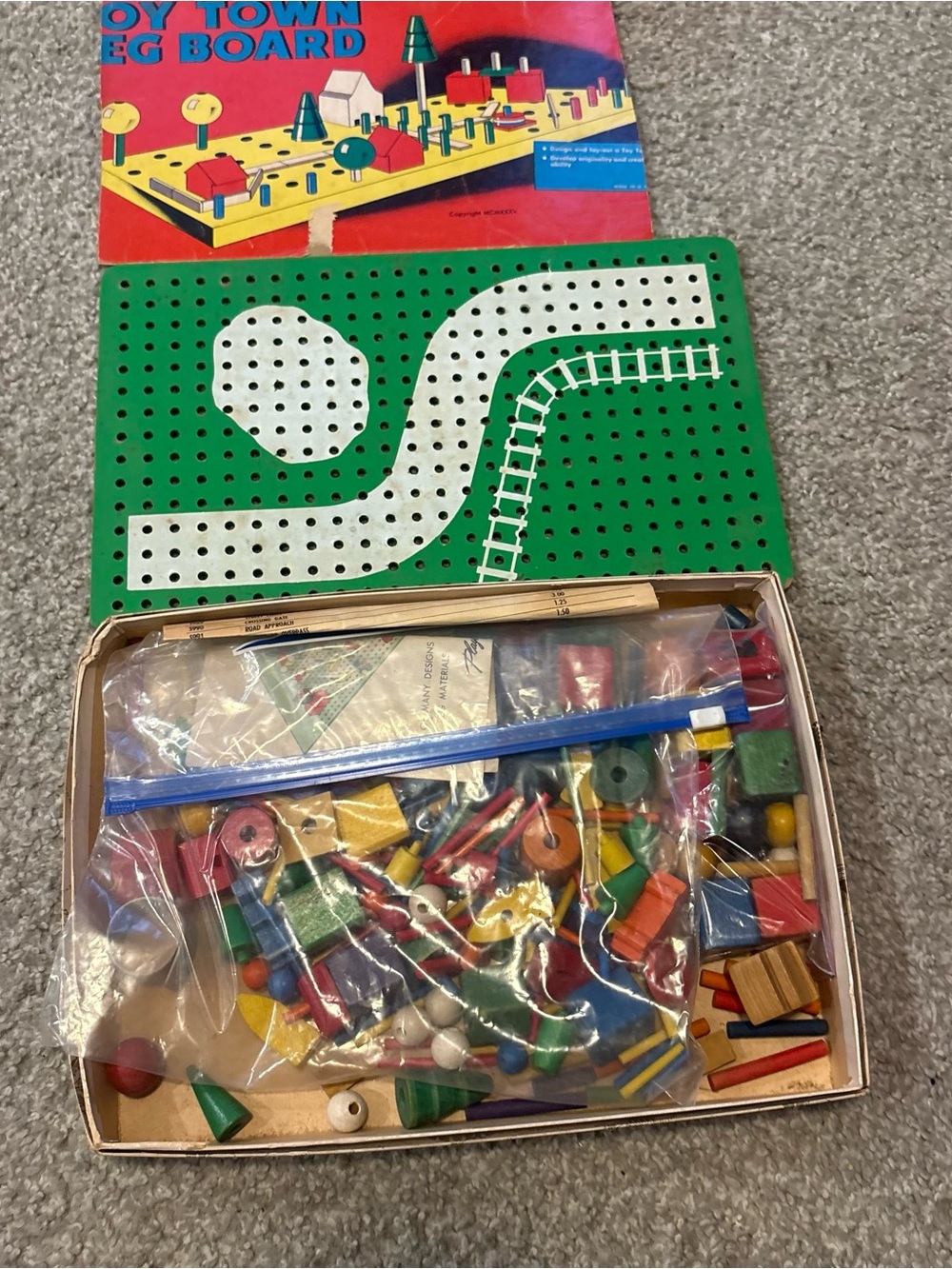 ALL WOOD TOY TOWN PEG BOARD GAME MILTON BRADLEY 1935 Vintage Building Blocks